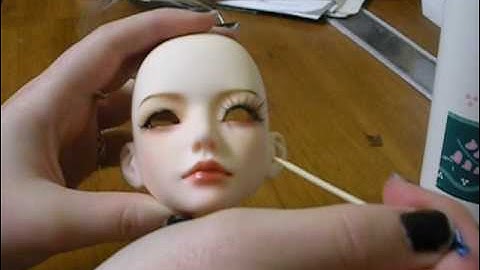 Pixi - Applying Doll Eyelashes