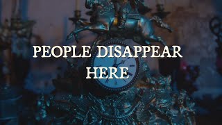 Смотреть клип Halsey - People Disappear Here (Lyric Video)