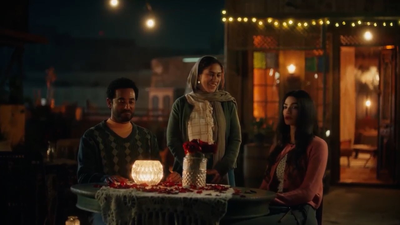 شوف عباس الريس وهو عامل فيها رومانسي ودبدوب مع كراميلا 😍😍 #افراج