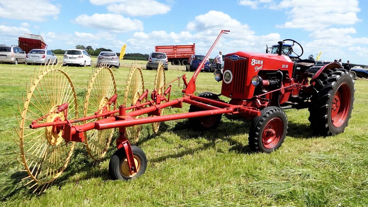 Bukh DZ-30 raking up hay w/ Vicon Hay Rake | Antique Tractor Days - YouTube