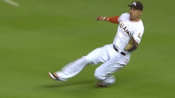 PHI@MIA: Stanton makes a nice sliding catch
