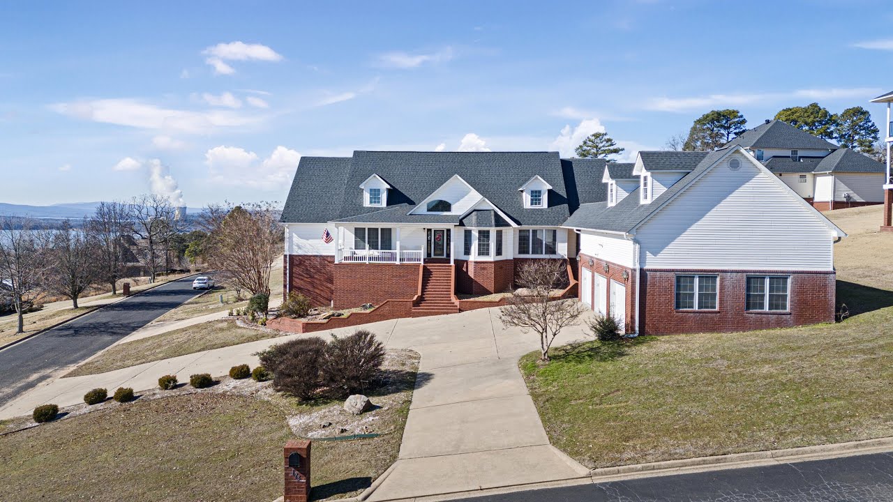 Tour This Gorgeous Home at 173 Grand Vista Drive, Russellville, AR