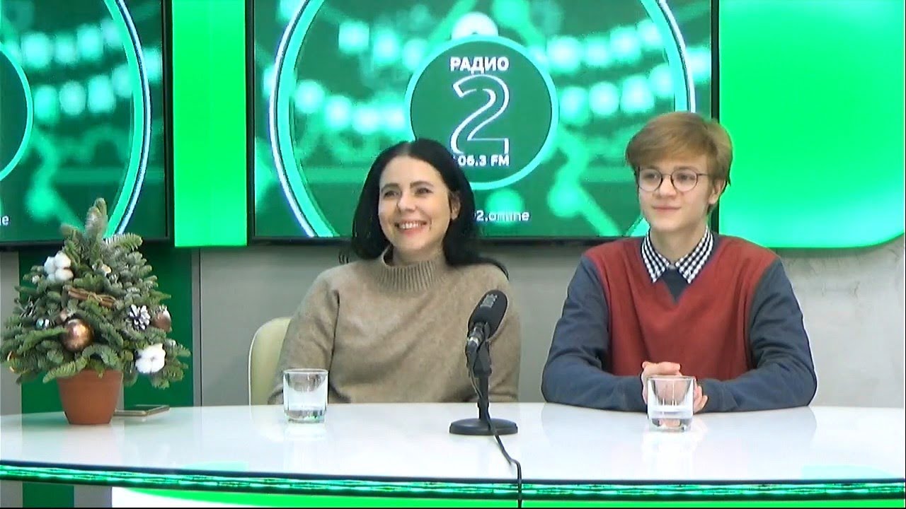 Вера Сухова, директор и педагог школы иностранных языков "ABC", Иван Бойко, учащийся 11 класса.