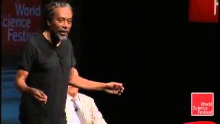 Bobby McFerrin interacts with his crowd. Power of music.