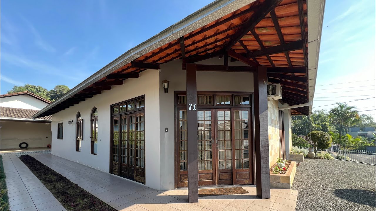 Venda - Casa com 3 quartos no Glória em Joinville