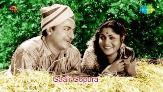 Watch the romantic song anuraagade nee paadaleke sung by p b srinivas
and susheela from super hit film gaali gopura. cast: rajkumar, m v
rajamma, leela...