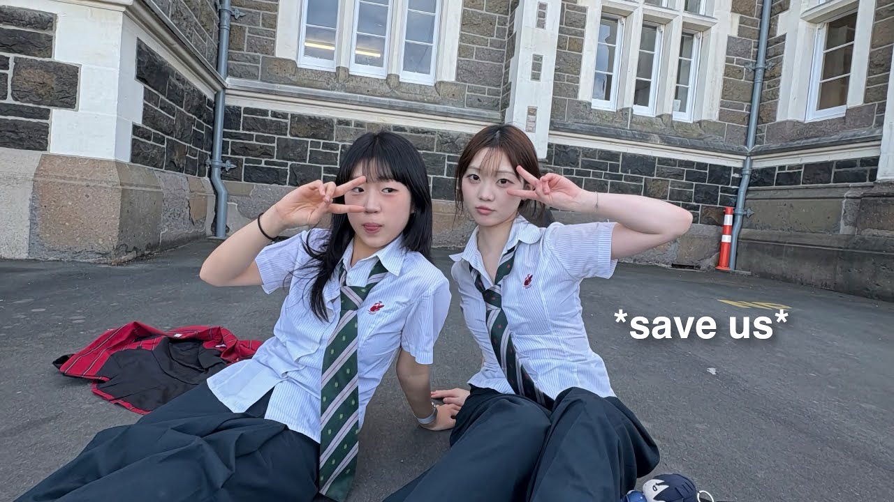 when new zealand high schoolers go on a school trip… *sos* ✈️