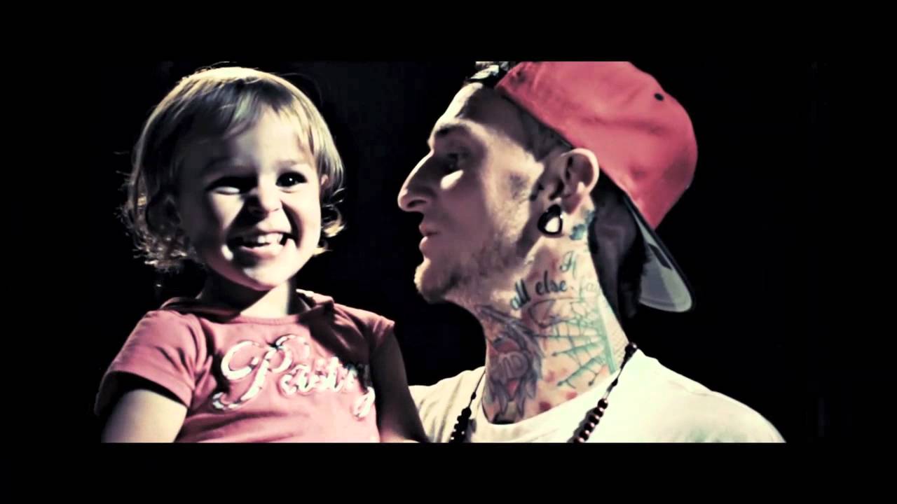 YouTubeでKoolwhip: "LEON" OFFICIAL VIDEO 2012を視聴 YouTubeでKoolwhip: "LEON" OFFICIAL VIDEO 2012を視聴