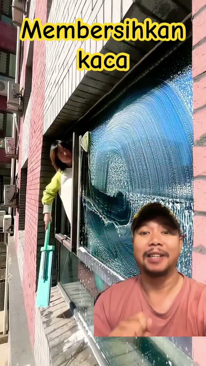 MEMBERSIHKAN KACA BIAR KINCLONG!!!?? #comedy #funny #shortsviral #shortsfeed