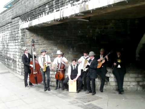 Klezmer Kollectiv play Golden Khasene
