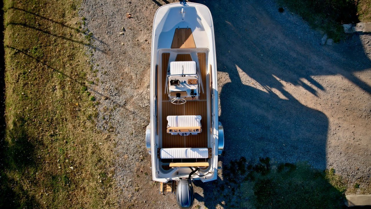 FassēCo-1984 Boston Whaler 17' Montauk 'Rasor'