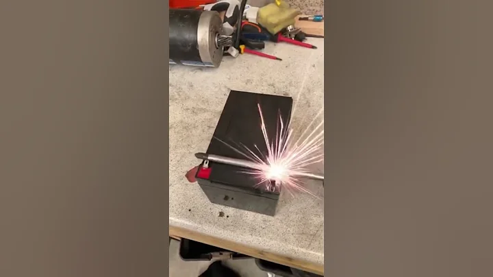 What happens when you short a 12 volt battery? Does it explode 😱