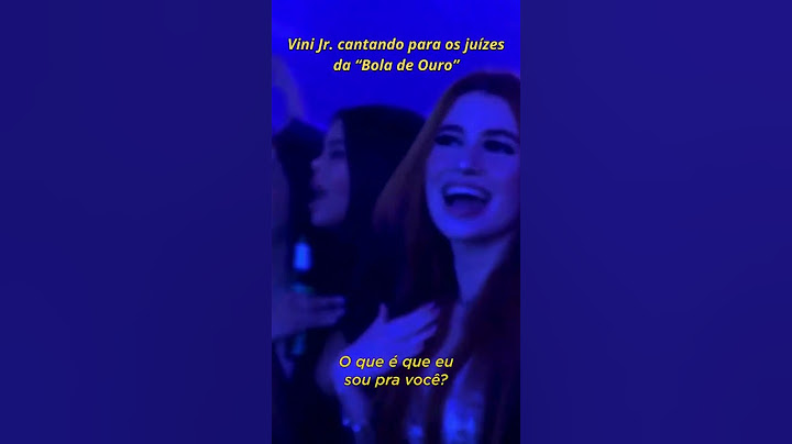 Vini Jr. cantando para os juízes da “Bola de Ouro”