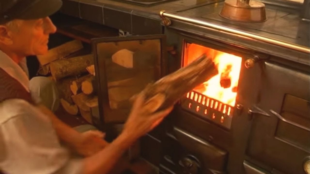 Homewood Heritage | Cooking on a Cast-Iron Range - YouTube