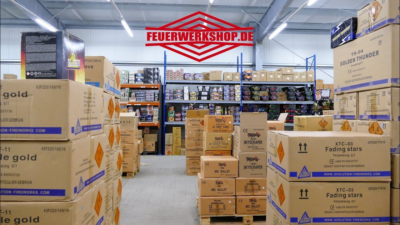 Zu Besuch bei Feuerwerkshop.de | Auf gehts ... nun wird gepackt für Silvester! | 171201.mp4