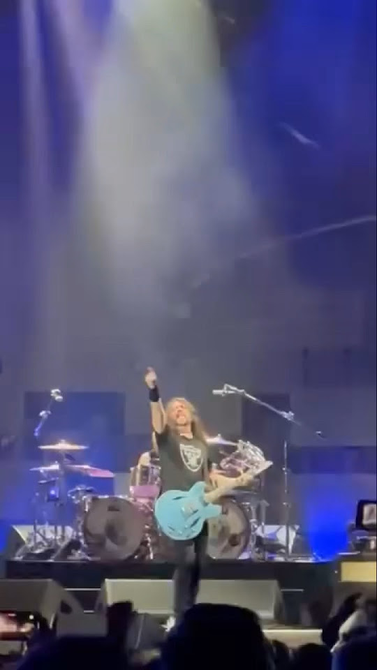 Foo Fighters - Best Of You (LIVE Australian Tour 2023) #shorts - YouTube