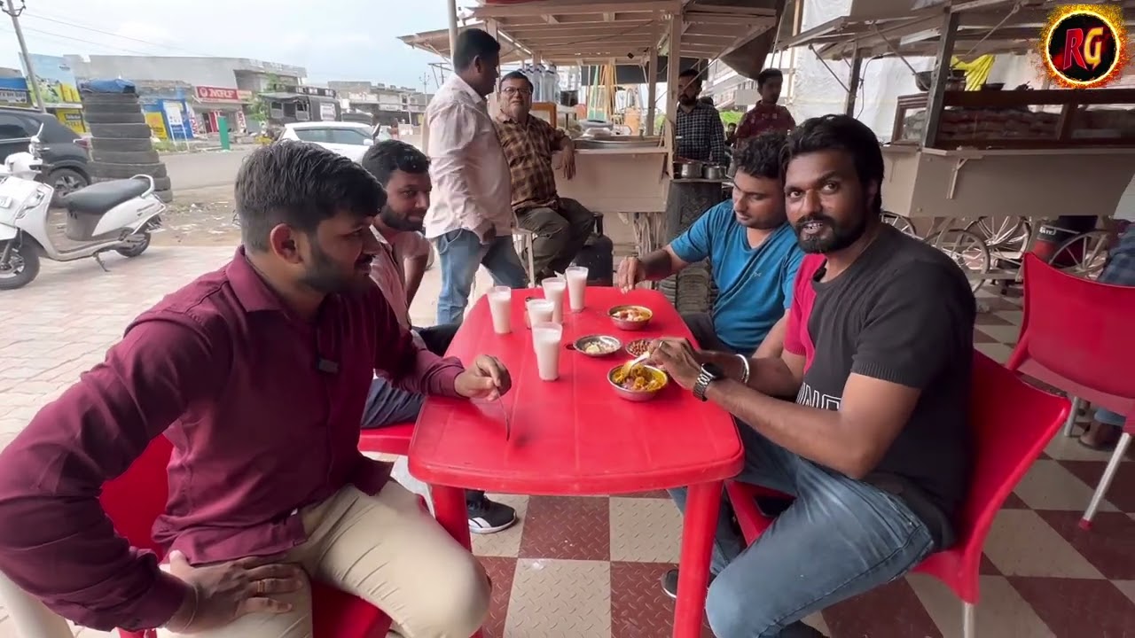 લાલપુર ગામના પ્રખ્યાત મિલન રગડાવાળા જ્યારે જાવ ત્યારે લાઇનો જ હોય// Raj Gohil Vlogs