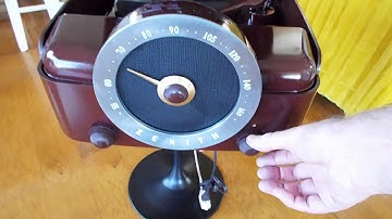 Zenith Cobramatic record player playing a 78 RPM record.
