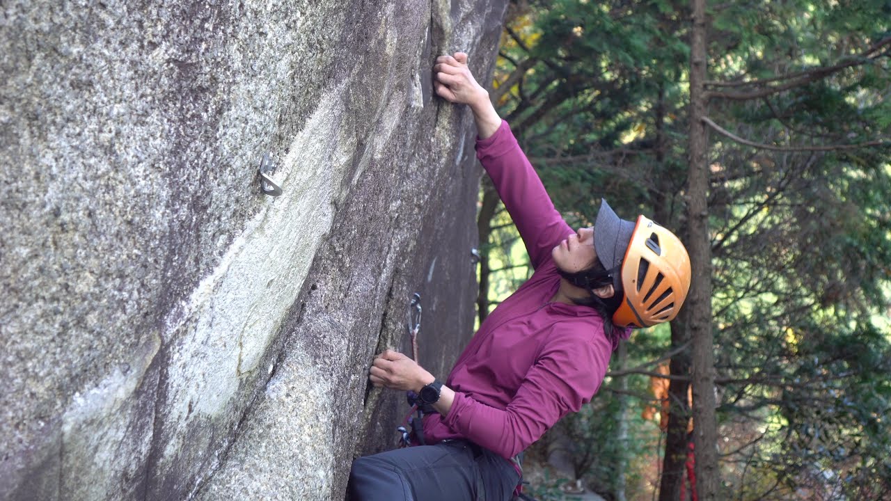 211107 御在所岳 砦岩で岩登り　※膝から針金を出しました