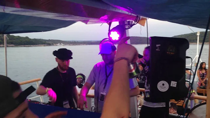 Tunnidge drops Poison Dart at Deep Medi boat party