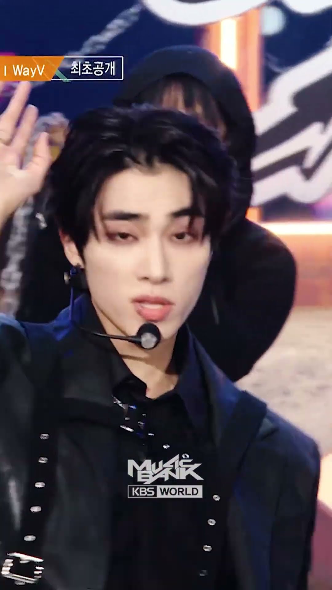 FREQUENCY (Korean Ver.) - WayV #FREQUENCY #WayV #威神V #웨이션브이 #Shorts #MusicBank | KBS WORLD TV