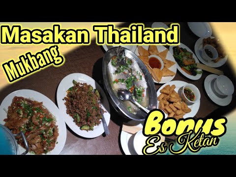 mukbang-masakan-thailand,-bonusnya-es-ketan.-review-sate-rasanya-aneh