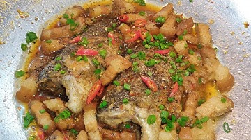Cá Rô Kho Thịt Ba Rọi (Braised Perch fish with Pork Belly)