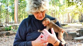 New abandoned that just found . Really need who take care \u0026  look after Him !  Watching His Reaction