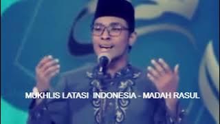 Mukhlis Latasi,  JUARA  ajang Internasional Maddah ar Rasul yang di gelar di Giza, Kairo, Mesir.