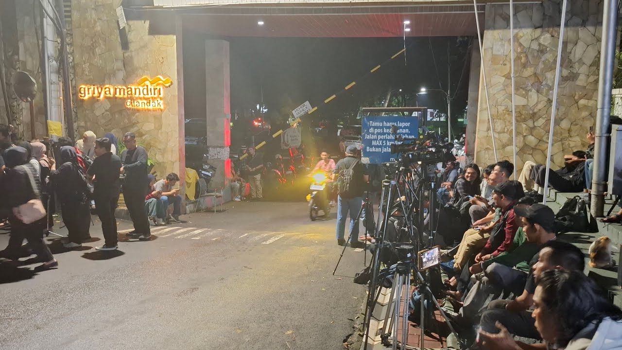 LIVE! SUASANA TERKINI KEDIAMAN VIDI ALDIANO