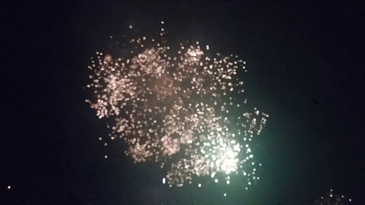 Vuurwerk Hellevoetsluis kooistee oud en nieuw 18/19 YouTube