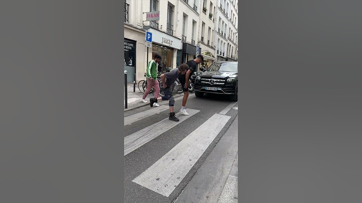 Prank : Faire croire qu’il y a un obstacle invisible sur un passage piéton
