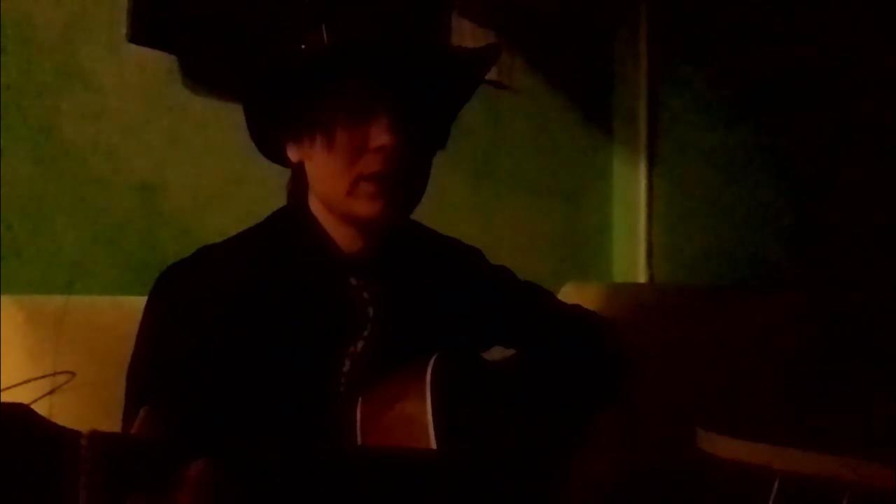 Блондинка плачет. Капали девичьи слезы. Девичьих слез песня. Девичьих слез песня. Аннет сай слёзы.