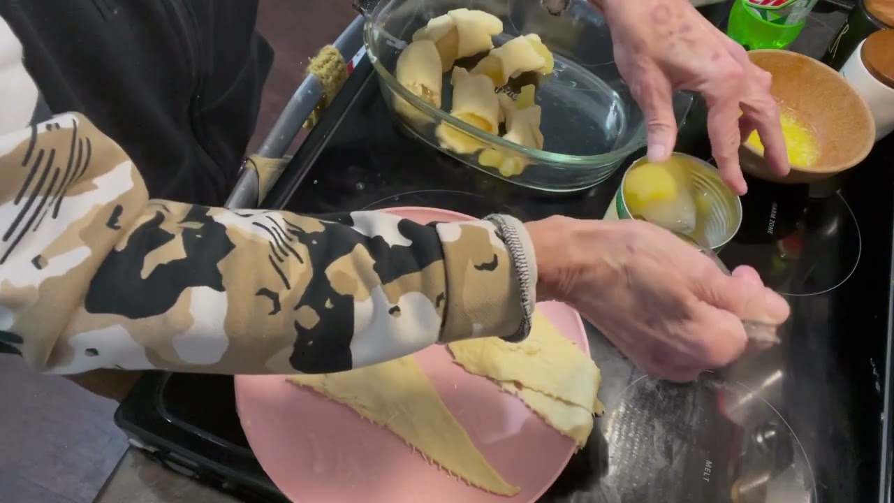 Glazed Apple Dumplings Recipe. 🍎 🍏 Surprise Ingredient. These Are Delicious!