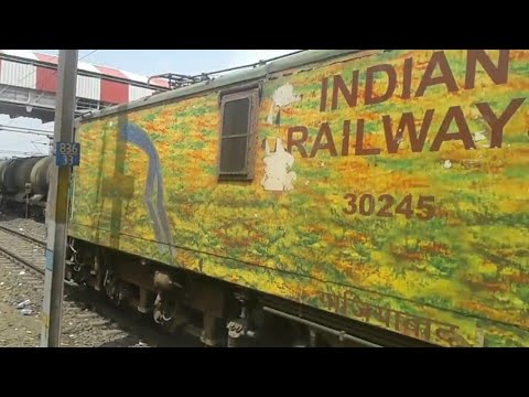 22456 KALKA SAINAGAR SHIRDI SUPER FAST EXPRESS DEAPRT FROM BHOPAL JN PF 1 WITH DURONTO P7 GZB