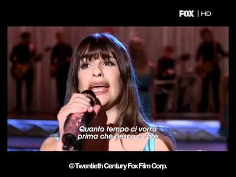 Video: Fox Ruba Spudoratamente La Canzone Del Compositore Still Alive Per Glee