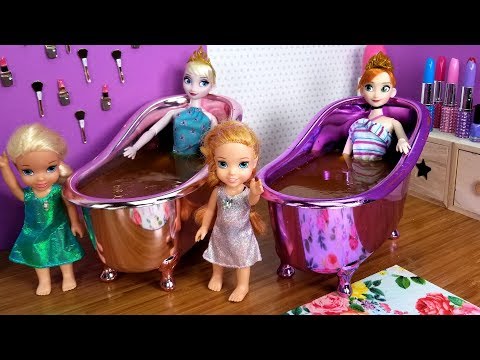 Mother's Day ! Elsa and Anna toddlers - surprise - gifts - spa - cake - bath - nails painting