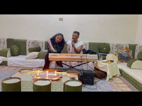 ድምፃዊ ገጣሚ እና የዜማ ደራሲ ሞገስ ተካ ከአልበሜ ውስጥ Track 13 ሰዎች የተሰኘውን ዘፈን ለመጀመሪያ ጊዜ ሲሰራው ተመልከቱ