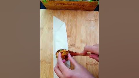 How to make perfect mini samosas from spring roll sheets 🙌 | Samosa folding tutorial/technique