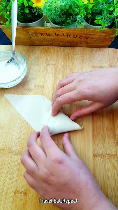 How to make perfect mini samosas from spring roll sheets 🙌 | Samosa folding tutorial/technique