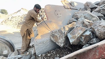 Top "Big Rock Crusher Machine: A Giant in Action"Big Rock Crushing: A Powerful Process"#stonecrusher