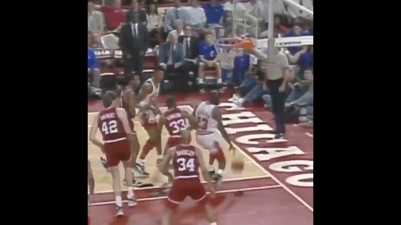 jordan dunks on barkley