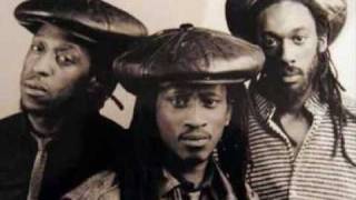 Watch Aswad Smile video