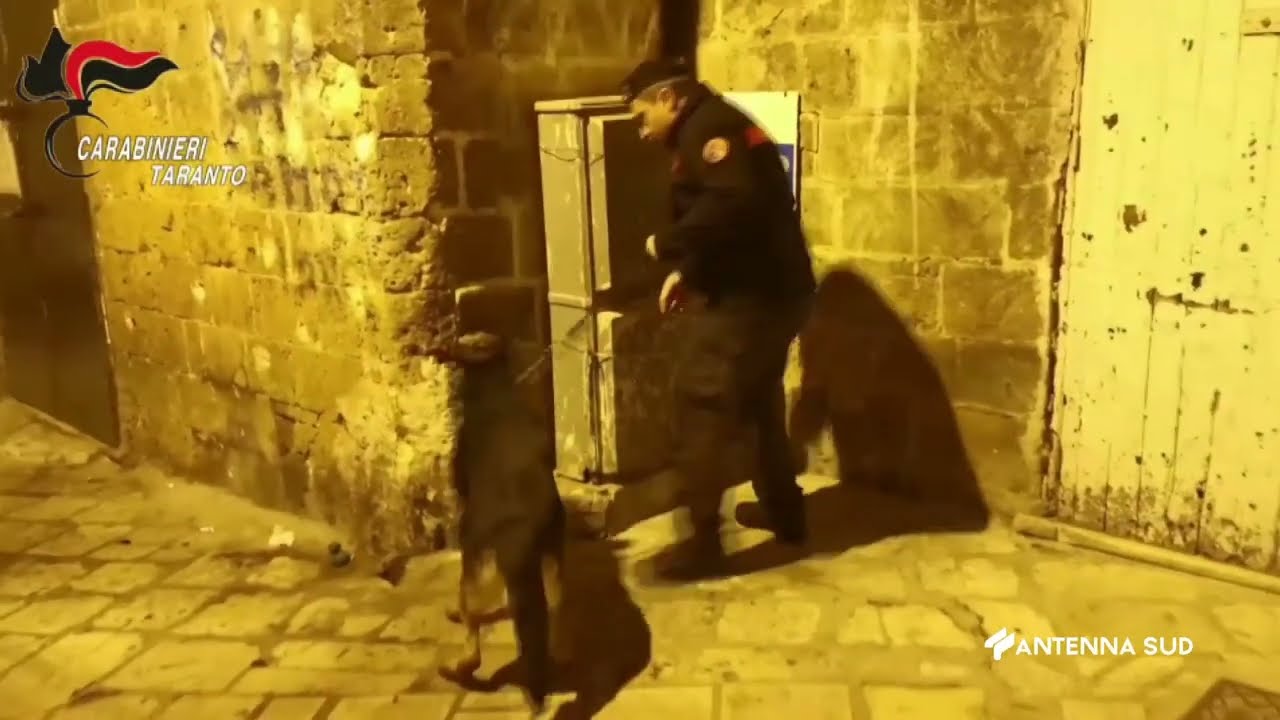 24 Ottobre 2022   Taranto   Droga nel 'panaro' o dal foro nel circolo: 16 arresti