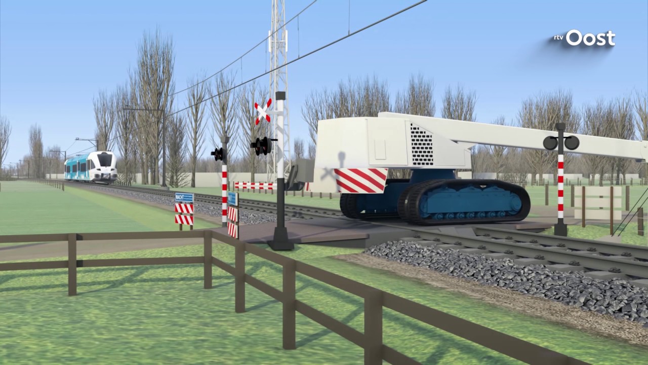 Bestuurder hoogwerker Dalfsen wilde treinmachinist met armgebaren waarschuwen