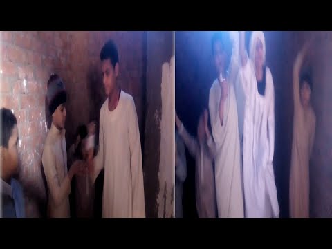 تاي الي جاي من الحمام عالي خميسه من قدام