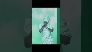 The moment American-born Tobe Nwigwe brings his Nigerian mother on stage. Details