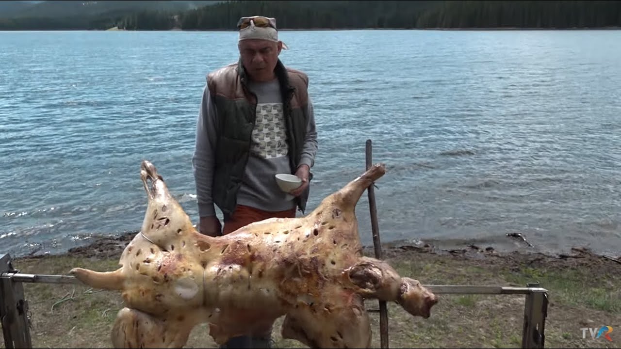 România în bucate: Stufat de miel la proţap în Oașa, judeţul Alba (@TVR Cluj)