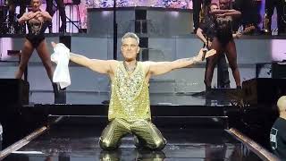 Video thumbnail of "Robbie Williams - Land Of 1000 Dances - LIVE in Köln 05.02.2023"