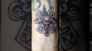 Tatuaje ollin ( simbolo de movimiento )